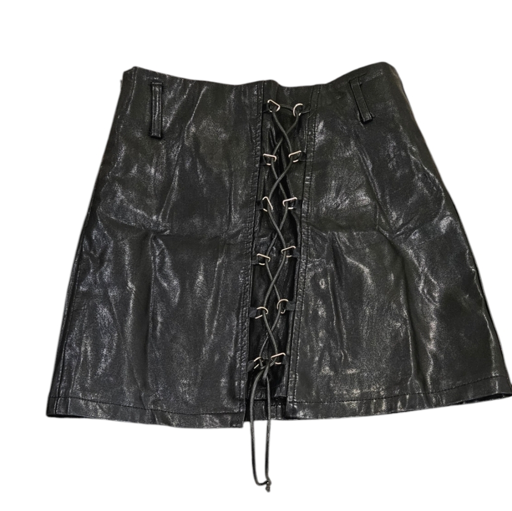 FASHION NOVA FAUX LEATHER SKIRT WITH LACE UP DETAILS SIZE: S COLOR: BLACK